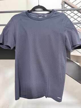 Boss Men's Navy Short-Sleeve Crew Tee size S